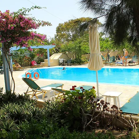 Hotel Alia Kamari (Santorini)