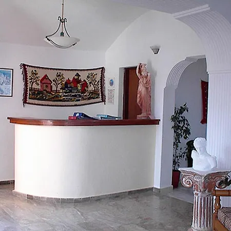 Alia Kamari (Santorini)