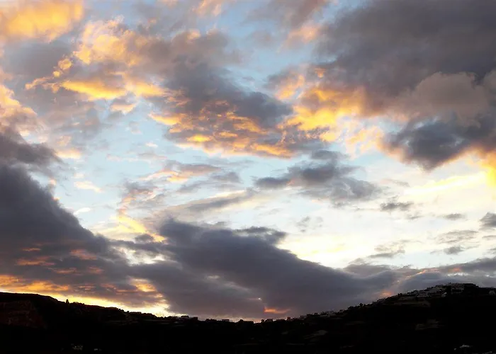 Alia Hotel Kamari (Santorini)