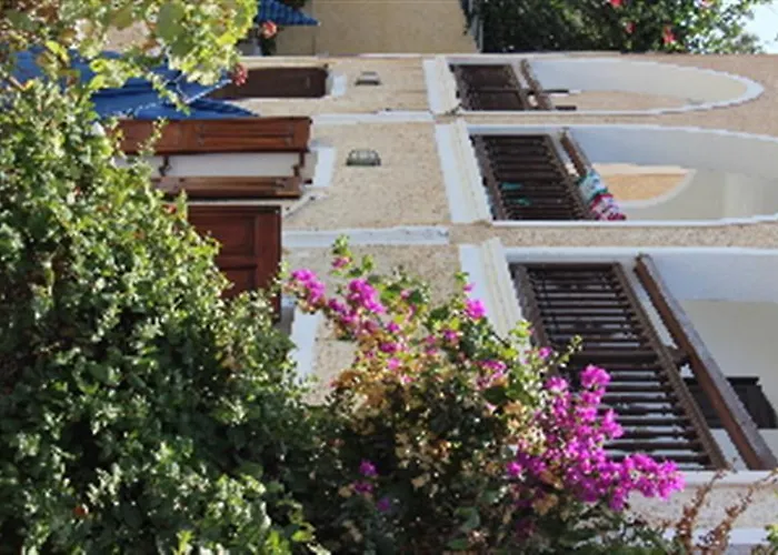 Alia Hotel Kamari (Santorini)