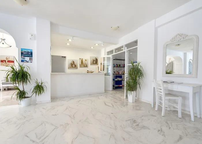 Alia Hotel Kamari (Santorini)